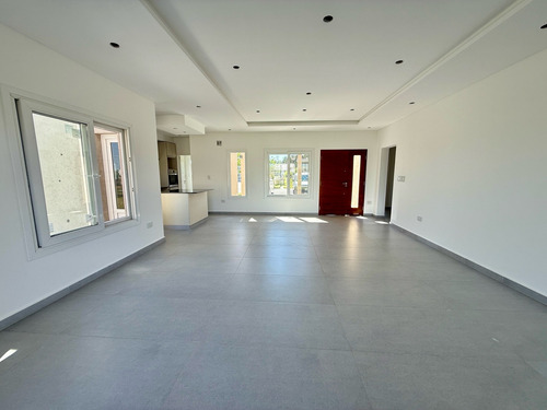Casa En Una Planta En Venta En Barrio Privado San Felipe, Canning. Oportunidad!!!