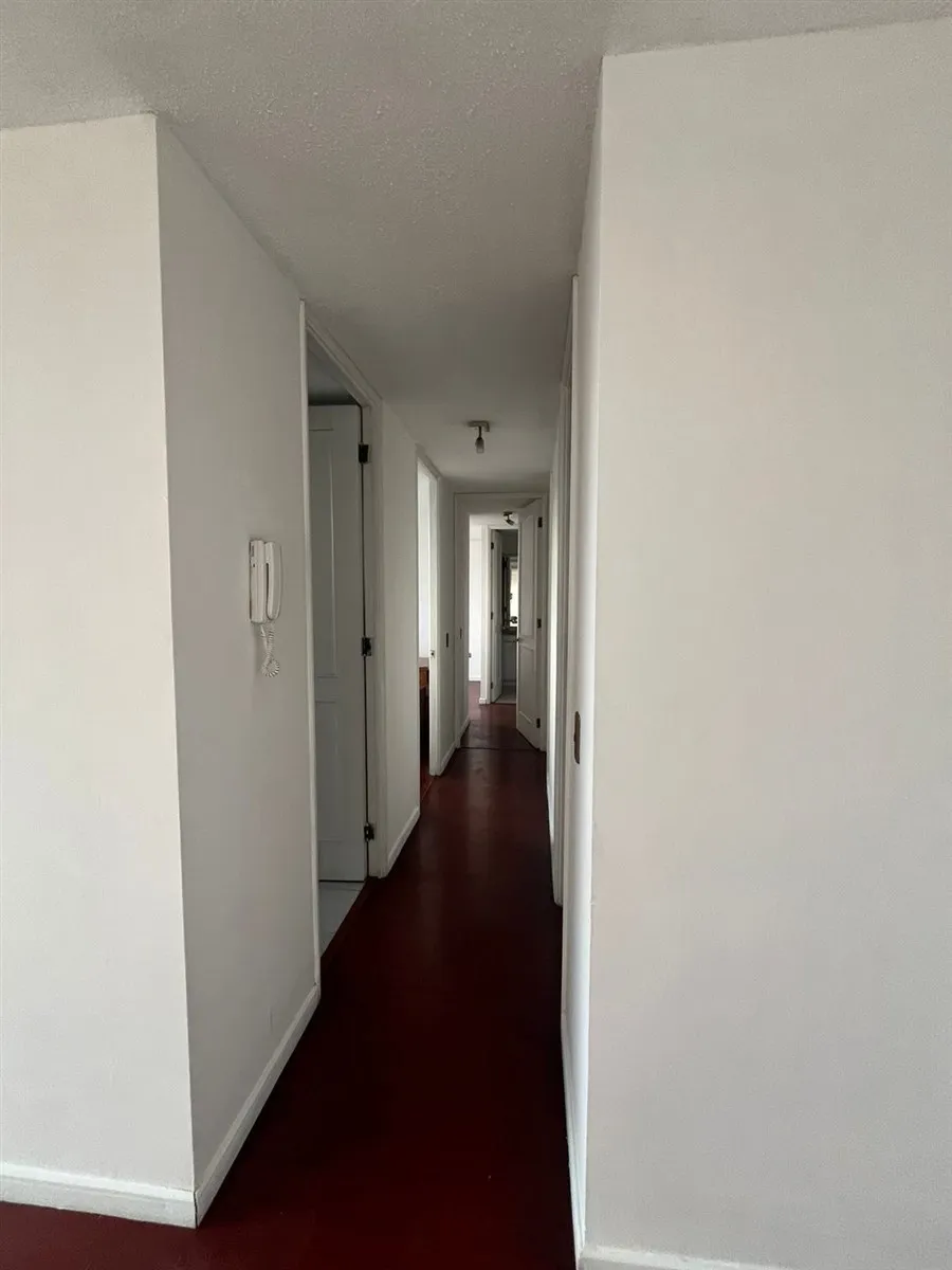 Imagen 3 de 13 de Depto En Arriendo De 2 Dorm. En Santiago A Pasos Del Metro