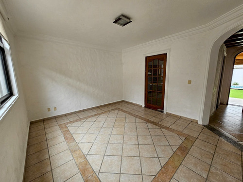 Casa En Venta En Fraccionamiento Privado, En Lomas De Atzingo, Cuernavaca.