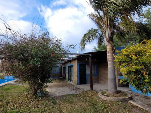 Casa Quinta Con Pileta, Y Amplio Terreno Parquizado