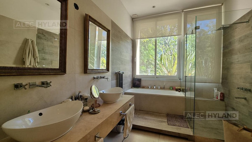 Imagen 25 de 30 de Casa Moderna Con Pileta En Venta En San Isidro
