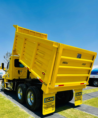 Volteo 14m3 Camion Torton Freightliner Cascadia 2015