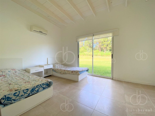 Imagen 9 de 26 de Moderna Casa Con Piscina En Barrio Privado Verde Mora, Punta Del Este