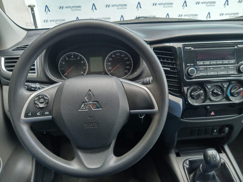 Imagen 10 de 12 de Mitsubishi L200 2018 2.4 Cabina Doble 4x2 Mt