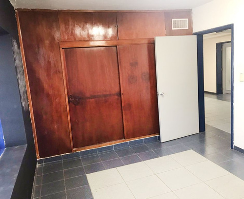 Bodega En Venta, Con Oficinas Y Almacén De 600 M2