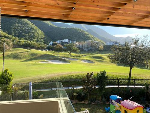 Residencia De Lujo En Venta En La Herradura Club De Golf, En Calle Privada, Con Alberca, 4ta Recámara En Pb, Sin Vecino Atrás, Colinda Con El Green, Equipada Con Acabados De Lujo!!