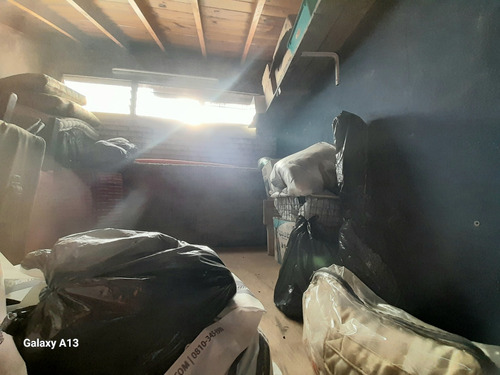 Casa Con Cochera, Local, Fondo Libre Con Pileta