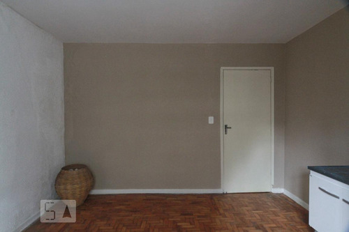 Imagem 3 de 7 de Casa Para Aluguel - Água Fria, 1 Quarto, 13 - 893035014