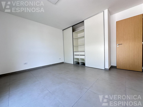 Departamento De Dos Ambientes En Alquiler, Moron Sur.