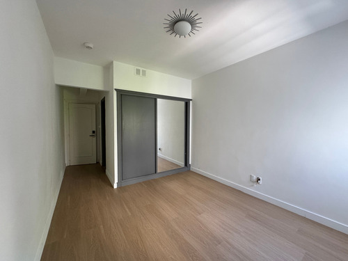 Venta De Oficina/consultorio Con Renta En Pocitos, Frente A La Plaza Gomensoro