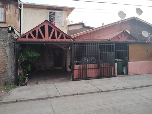 Casa En Venta - Amplia Y Completamente Funcional - Barrio Tr