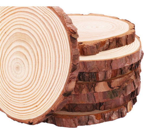 A Láminas De Madera De Pino Cortadas En Troncos De Madera,