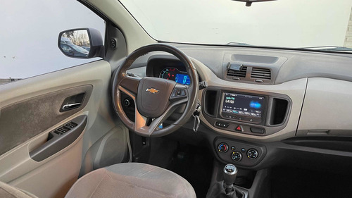 Imagen 8 de 13 de Chevrolet Spin 2015 1.8 Ltz 5as 105cv