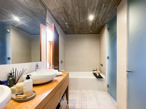 Casa En Venta De 8 Dorm. En Lo Barnechea
