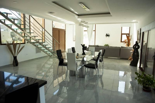 Imagen 7 de 19 de Esplendida Casa De 3 Dormitorios, 3 Baños, Pileta, Cochera