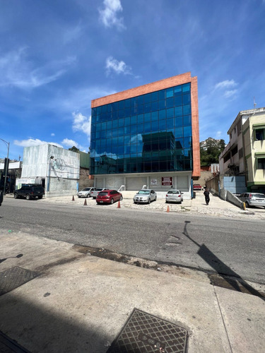 Se Vende O Alquila  Edificio 1396m2, La Trinidad.