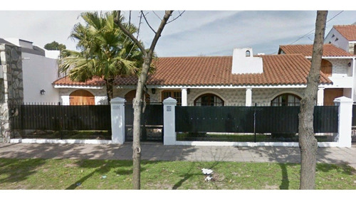Imagen 1 de 7 de Casa Estilo Colonial Con 3 Dormitorios Y Escritorio
