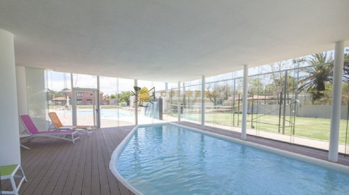 Apartamento Muy Cerca De La Peninsula Y De La Playa, Cuenta Con 2 Dormitorios, 2 Baños, Living-comedor, Cocina , Terraza Y Garaje.- Ref: 1911