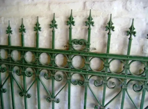 Antiguo Frente De Reja Hierro Histórico De Talleres Vasena Verde (Usado)