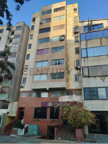 Apartamento En La Avenida 4 De Mayo, Ideal Para Remodelar