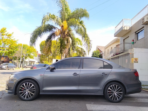 Imagen 5 de 10 de Volkswagen Vento 2.0 Tsi Gli 211cv App Connect + Nav 2016