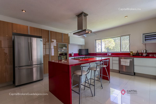 Residencia De Lujo En Los Olivos En Venta