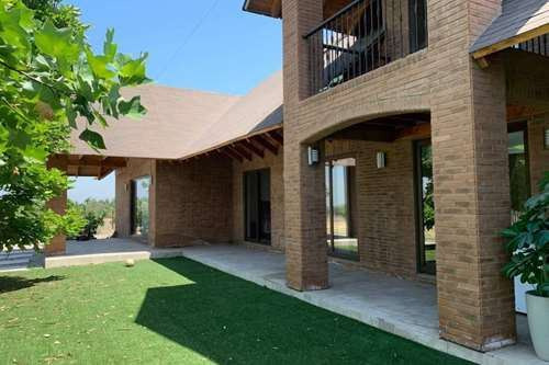 Excelente Casa De Estilo Inglés- Cancha De Golf
