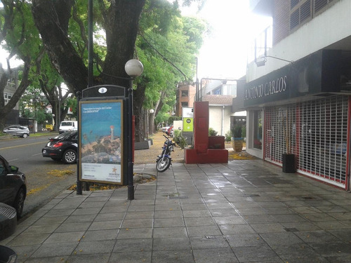 Imagen 3 de 5 de Local Comercial Sobre Libertador En Acasusso San Isidro