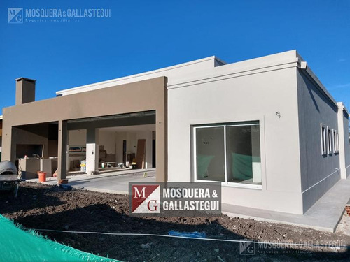 Mosquera Y Gallastegui - Venta- Casa En Santa Guadalupe