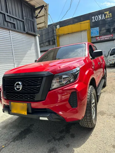 Nissan Doble Cabina + Platón 4x2 Modelo 2022. Único Dueño