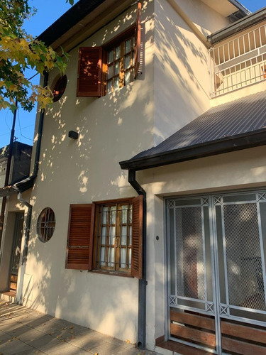 Encantadora Casa En 2 Plantas - 3 Dormitorios- Amplio Terreno- Junín. Buenos Aires