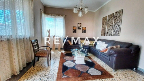 Imagen 6 de 16 de Casa En Urb. Guataparo Valencia 0412-4860923.