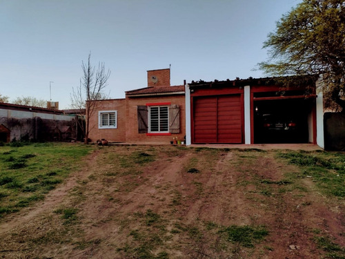 Imagen 2 de 18 de Venta Casa 2 Dorm., Cochera Doble, Terreno 748 Mts.2 - Bº La Bancaria - Unquillo - Córdoba