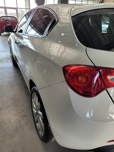 Imagen 16 de 22 de Impecable Alfa Romeo Giulietta Año 2016 Con Solo 52.000 Km