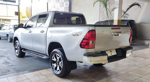 Toyota Picape Cabine Dupla Volkswagen Nivus Highline 200 TSI