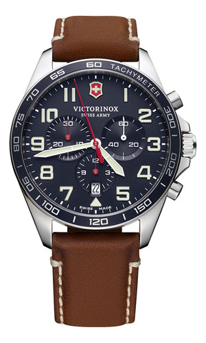 Reloj pulsera Victorinox Chrono con correa de cuero color marrón - fondo azul