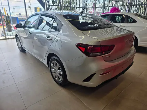 Kia Rio 1.6 L Sedan At