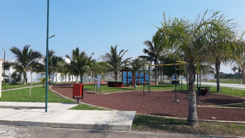 Casa En Venta En Veracruz De 1 Nivel Fracc. Las Palmas. Medellín. Ver.