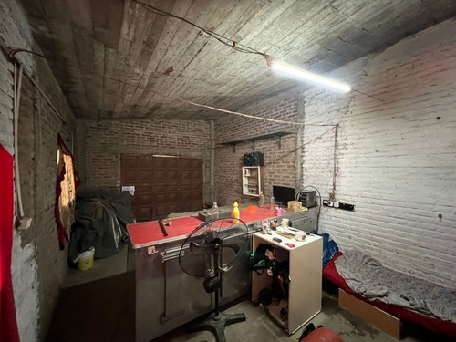 Imagen 9 de 10 de Casa 3 Ambientes A Reciclar En Imperdible Oportunidad