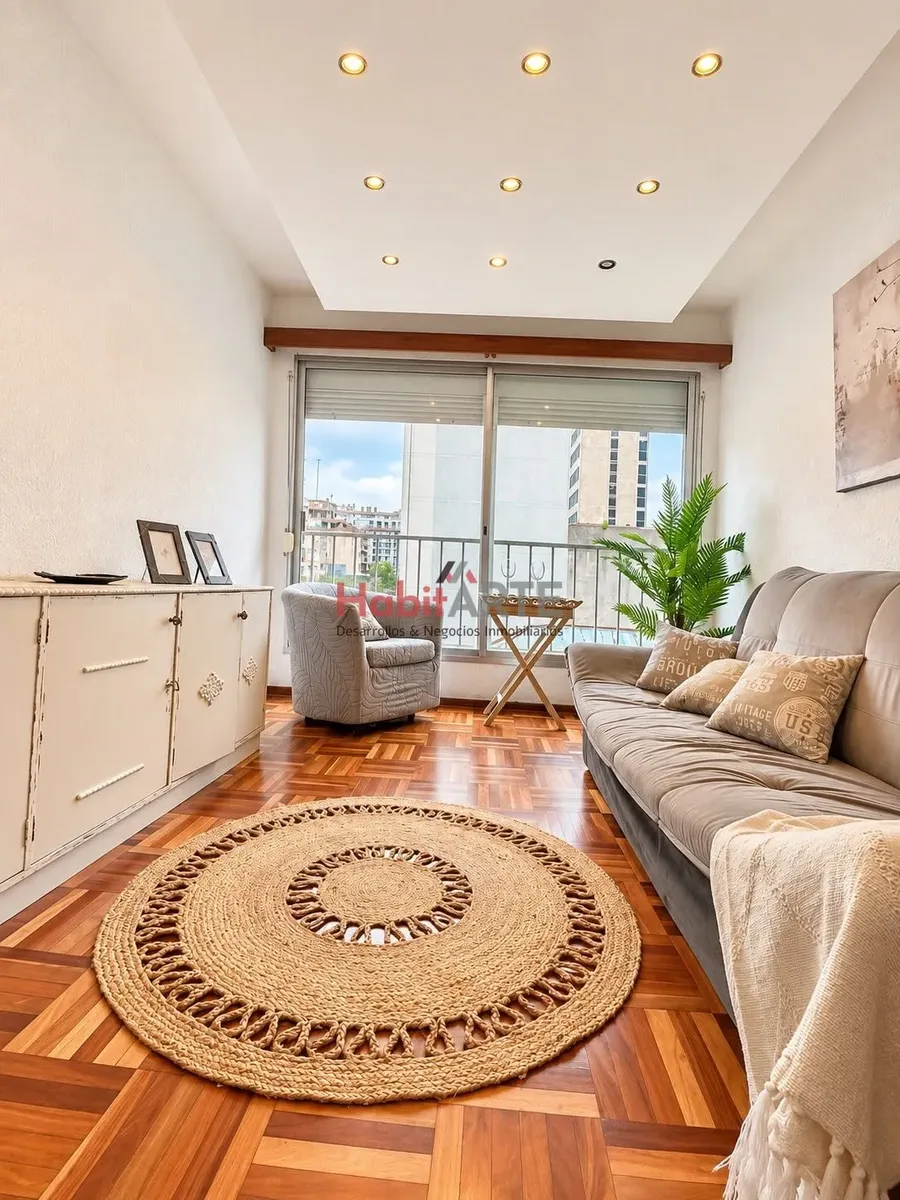 Apartamento En Alquiler De 3 Dormitorios 2 Baños En Centro · Foto 2