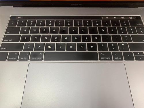 Apple Macbook Pro 15 32gb Ram 1tb Ssd 2019 A1990 Intel I7 Gris (Reacondicionado)