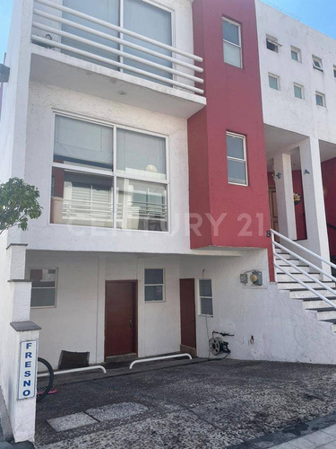 Residencia En Venta En Fraccionamiento Privado