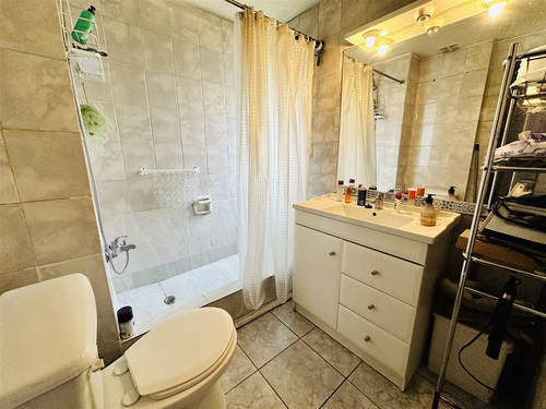 Casa En Venta De 5 Dorm. En Ñuñoa
