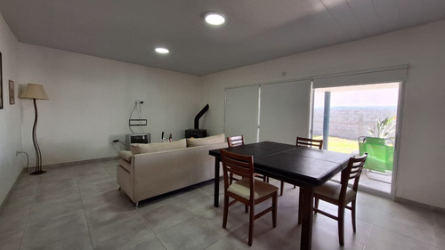 Casa A La Venta, Dos Habitaciones.