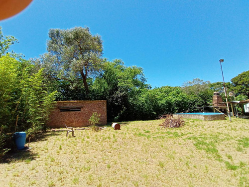 Casa En Venta - 2 Dormitorios 1 Baño - Cochera - 2.250mts2 - Zarate