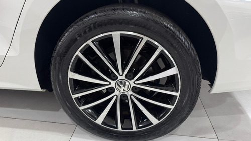 Volkswagen Jetta 2.0 Comfortline Flex 4p Automática