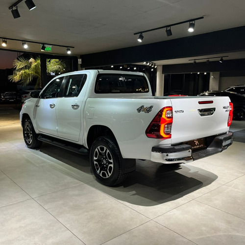 Imagen 5 de 19 de Toyota Hilux 2.8 Cd Srx 177cv 4x4 At
