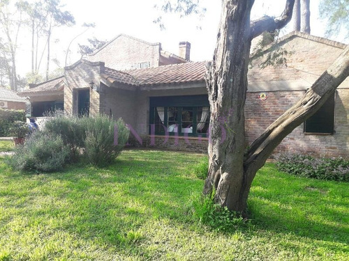 Casa En Alquiler En El Barrio San Rafael, 3 Dormitorios.- Ref: 200