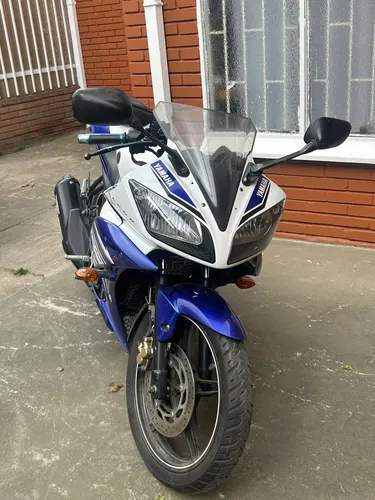 Yamaha R15 V2