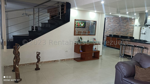 Maria Elena Latouche Vende Hermoso Townhouse . Conjunto Cerrado, Cuenta Con Pozo, Planta Eléctrica A Gas. Mels 23-33278. Visitela Excelente Inversión